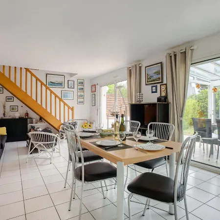 Holiday home Ty Jeanne By Interhome